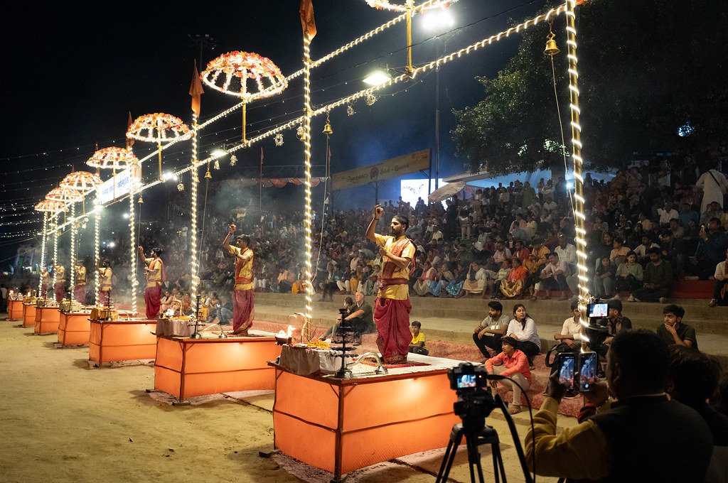 The Ganga aarti ceremony at dusk in Varanasi