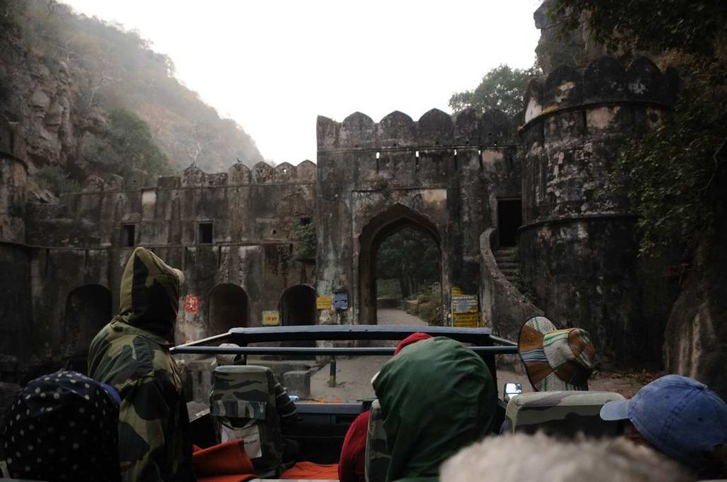 A safari jeep at the gate of Ranthambore Fort